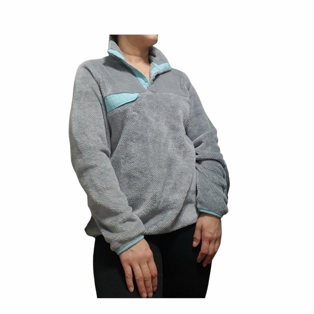 Jachs Cabin Fleece Pullover Snap Sweater, Size S, colors: gray and Aqua blue.